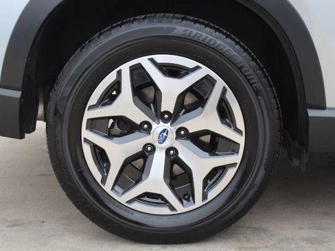 Used 2020 Subaru Forester Premium image 9