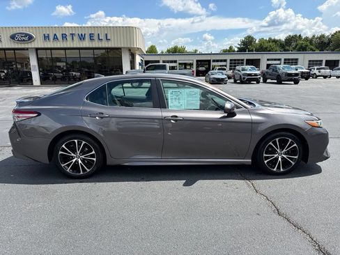 Used 2019 Toyota Camry SE FWD image 24
