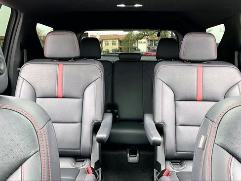 Used 2024 Chevrolet Traverse RS image 34