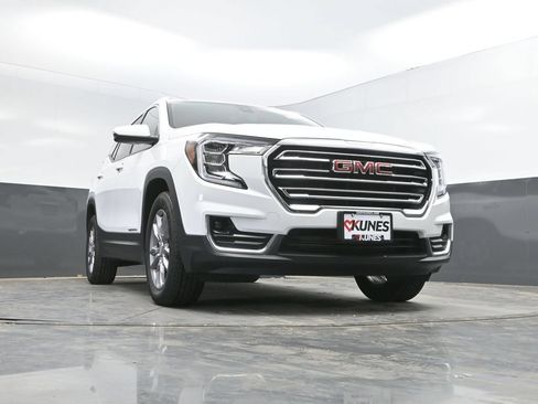 Used 2024 GMC Terrain SLT AWD/4WD image 33
