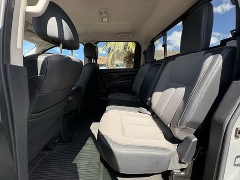 Used 2017 Nissan Titan S AWD/4WD image 10