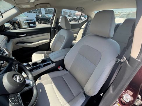 Used 2025 Nissan Altima 2.5 SV FWD image 32