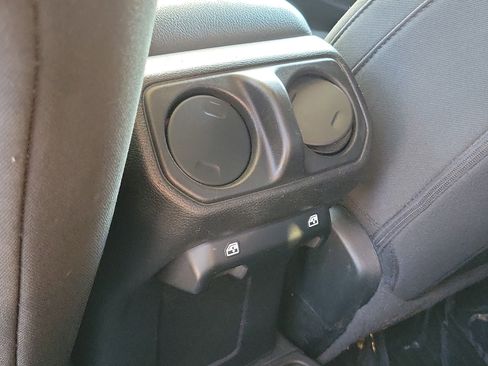 Used 2022 Jeep Gladiator Sport image 15