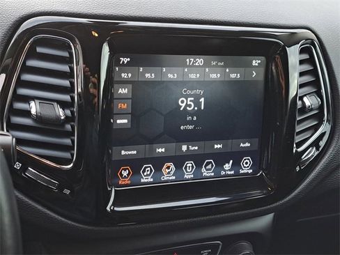 Used 2018 Jeep Compass Limited image 16