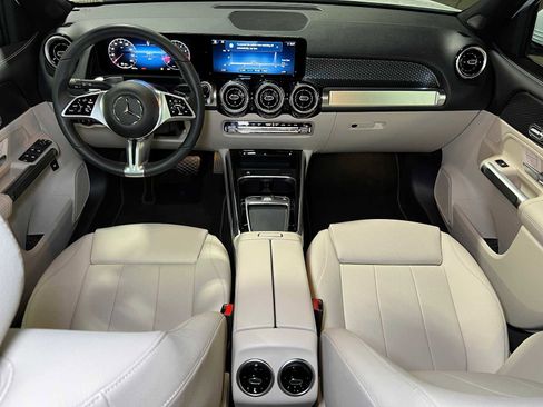 Certified 2025 Mercedes-Benz GLB 250 4MATIC image 39