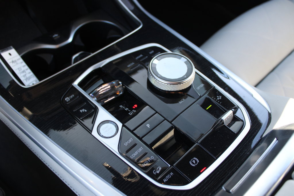 Used 2024 BMW X7 xDrive40i w/ M Sport Package AWD/4WD image 25