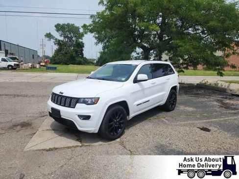 Certified 2018 Jeep Grand Cherokee Altitude AWD/4WD image 1
