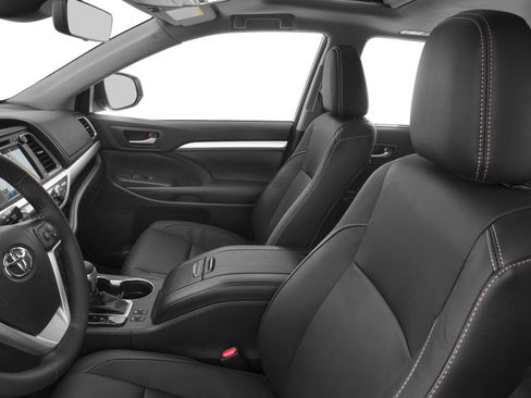 Used 2018 Toyota Highlander XLE AWD/4WD image 6