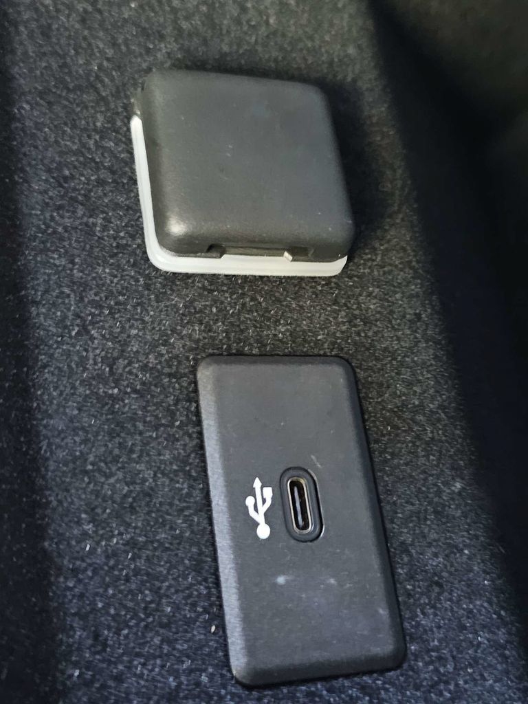 Certified 2024 Cadillac Lyriq Luxury w/ LPO, Floor Liner Package AWD/4WD image 26