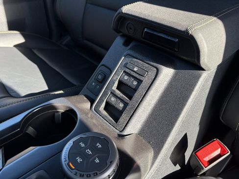 New 2025 Ford Bronco Badlands w/ Sasquatch Package AWD/4WD image 16