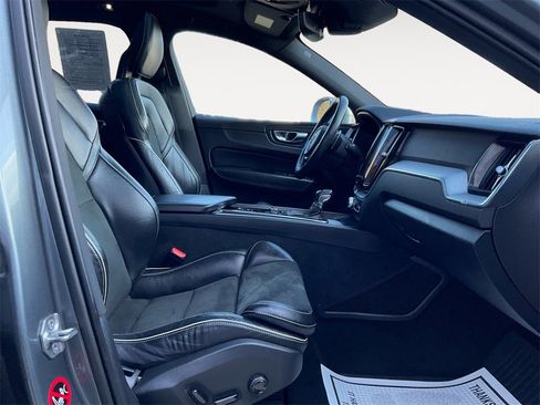 Used 2018 Volvo XC60 T6 R-Design w/ Advanced Package image 15