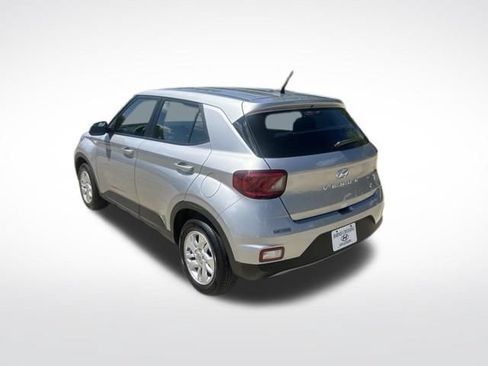 Used 2026 Hyundai Venue SE FWD image 5