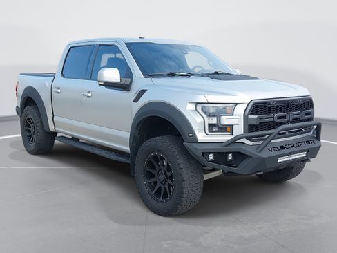 Used 2018 Ford F150 Raptor w/ Equipment Group 802A Luxury image 3