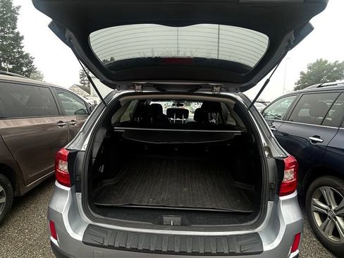 Used 2017 Subaru Outback 2.5i Premium AWD/4WD image 10
