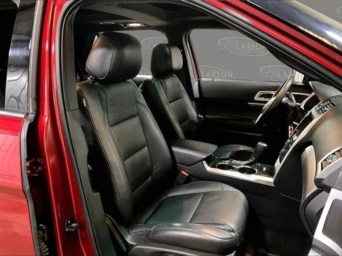 Used 2015 Ford Explorer XLT w/ Equipment Group 202A FWD image 15
