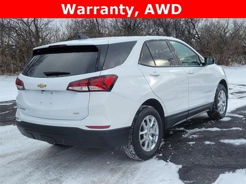 Used 2023 Chevrolet Equinox LS image 2