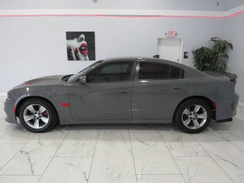 Used 2017 Dodge Charger R/T RWD image 6
