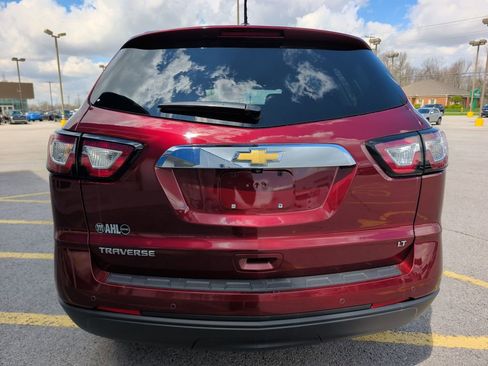 Used 2017 Chevrolet Traverse LT w/ Style and Technology Package image 6