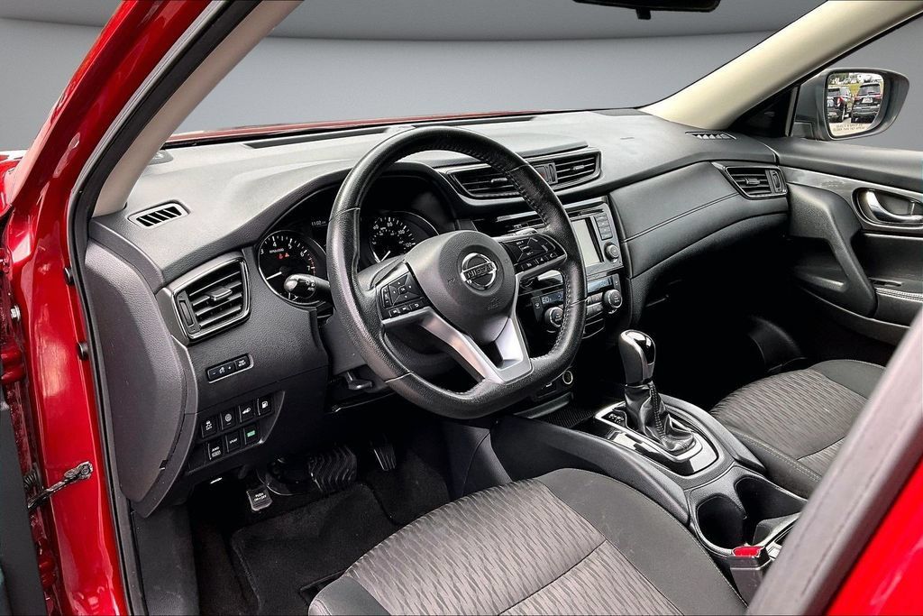 Used 2020 Nissan Rogue SV AWD/4WD image 17