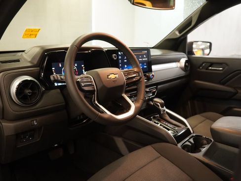 Used 2023 Chevrolet Colorado LT w/ LT Convenience Package II AWD/4WD image 7