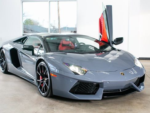 Used 2013 Lamborghini Aventador LP 700-4 image 5