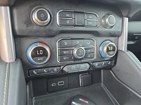 Used 2022 GMC Yukon SLT w/ SLT Luxury Package AWD/4WD image 25