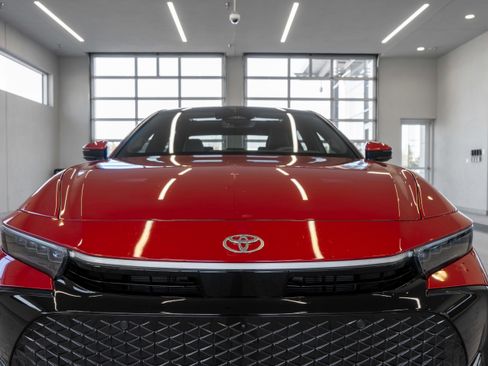 Used 2024 Toyota Crown Platinum image 23