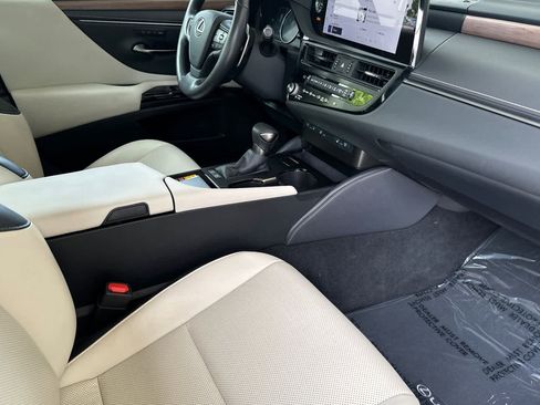 Certified 2025 Lexus ES 300h w/ Premium Package FWD image 16