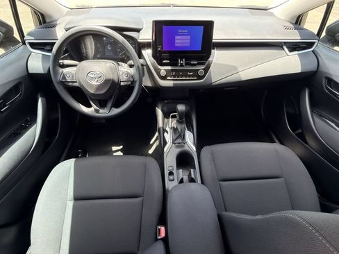 Used 2025 Toyota Corolla LE FWD image 12