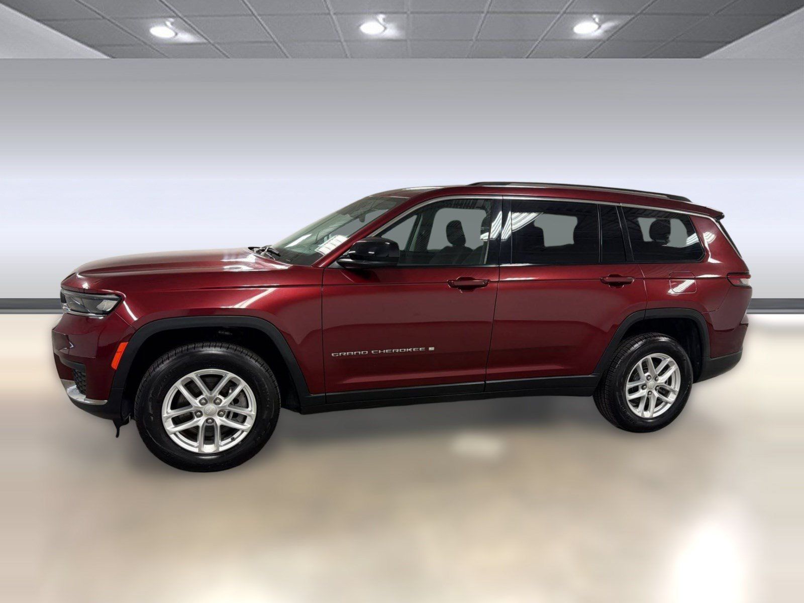 Used 2023 Jeep Grand Cherokee L Laredo RWD image 2