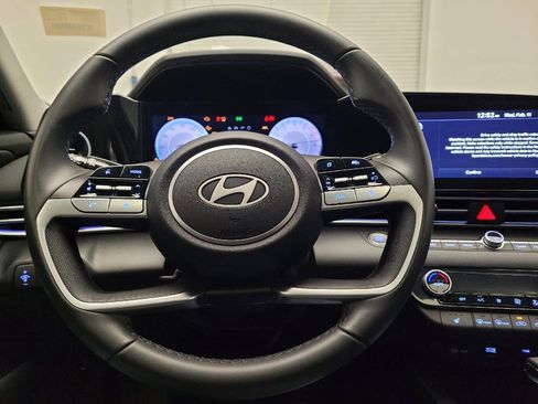 Used 2025 Hyundai Elantra SEL image 22