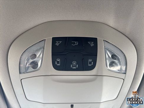 Used 2024 Chrysler Pacifica Touring-L FWD image 5
