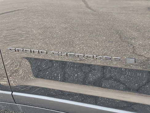 New 2025 Jeep Grand Cherokee L Altitude image 24