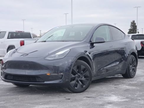 Used 2025 Tesla Model Y Long Range image 2