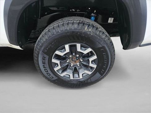 Used 2023 Toyota Tacoma TRD Off-Road w/ Black Out Package (TMS) AWD/4WD image 9