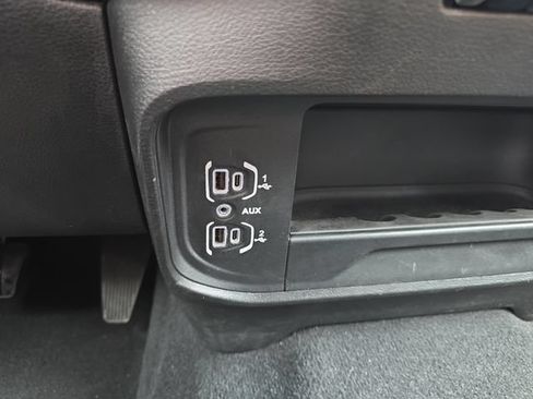Used 2025 RAM 2500 Big Horn AWD/4WD image 25