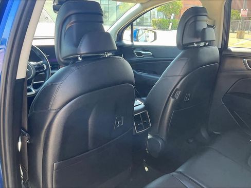 Certified 2025 Kia Sportage EX image 12