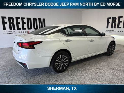 Used 2024 Nissan Altima 2.5 SV AWD/4WD image 4