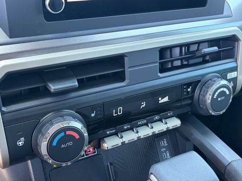 Used 2025 Toyota Tacoma SR5 AWD/4WD image 17