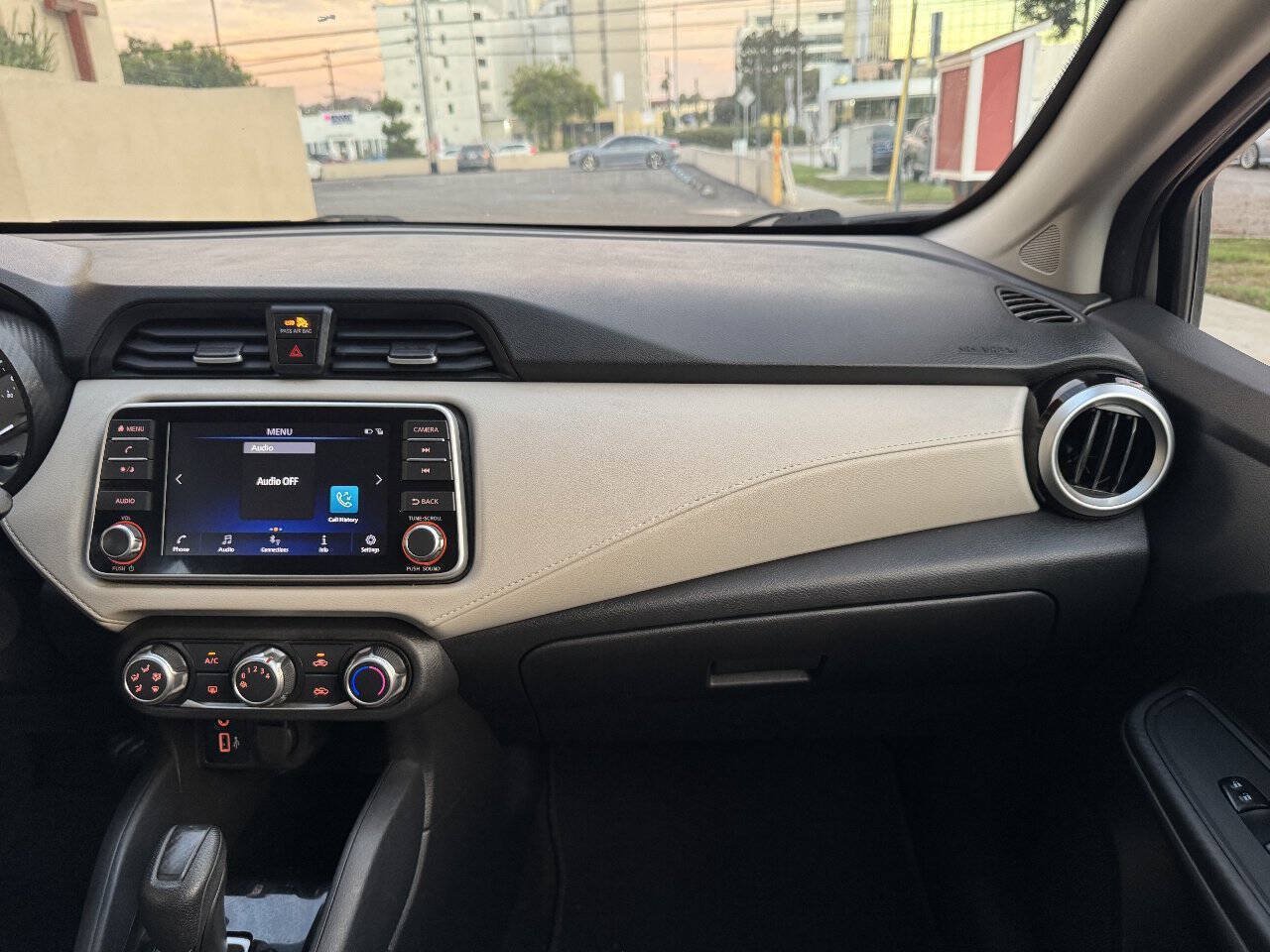 Used 2022 Nissan Versa SV FWD image 20