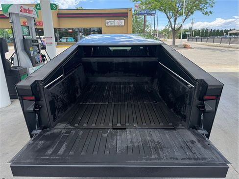 Used 2024 Tesla Cybertruck AWD Crew Cab image 30