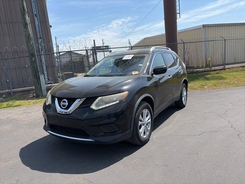 Used 2016 Nissan Rogue SV image 3