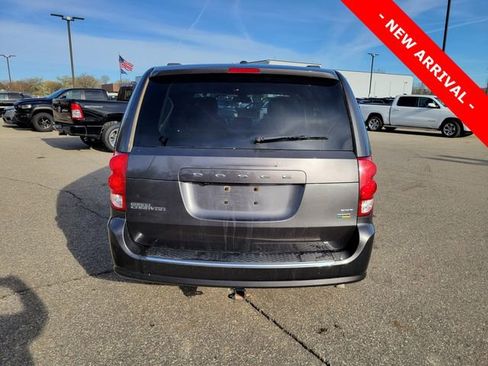 Used 2019 Dodge Grand Caravan SXT image 4