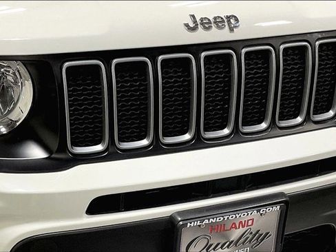 Used 2022 Jeep Renegade Latitude w/ Sun/Sound Group image 30
