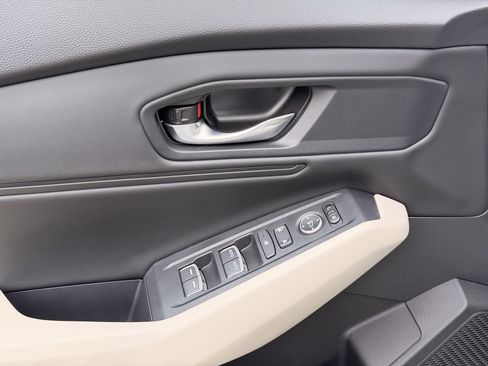 Used 2023 Honda Accord EX image 8