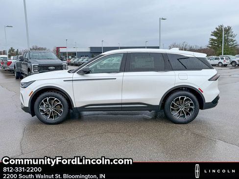 New 2026 Lincoln Nautilus Premier image 3