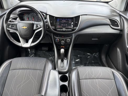 Used 2022 Chevrolet Trax LT w/ LT Convenience Package FWD image 12