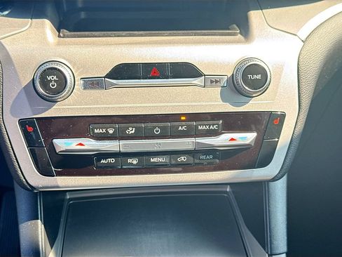 Used 2022 Ford Explorer XLT AWD/4WD image 15
