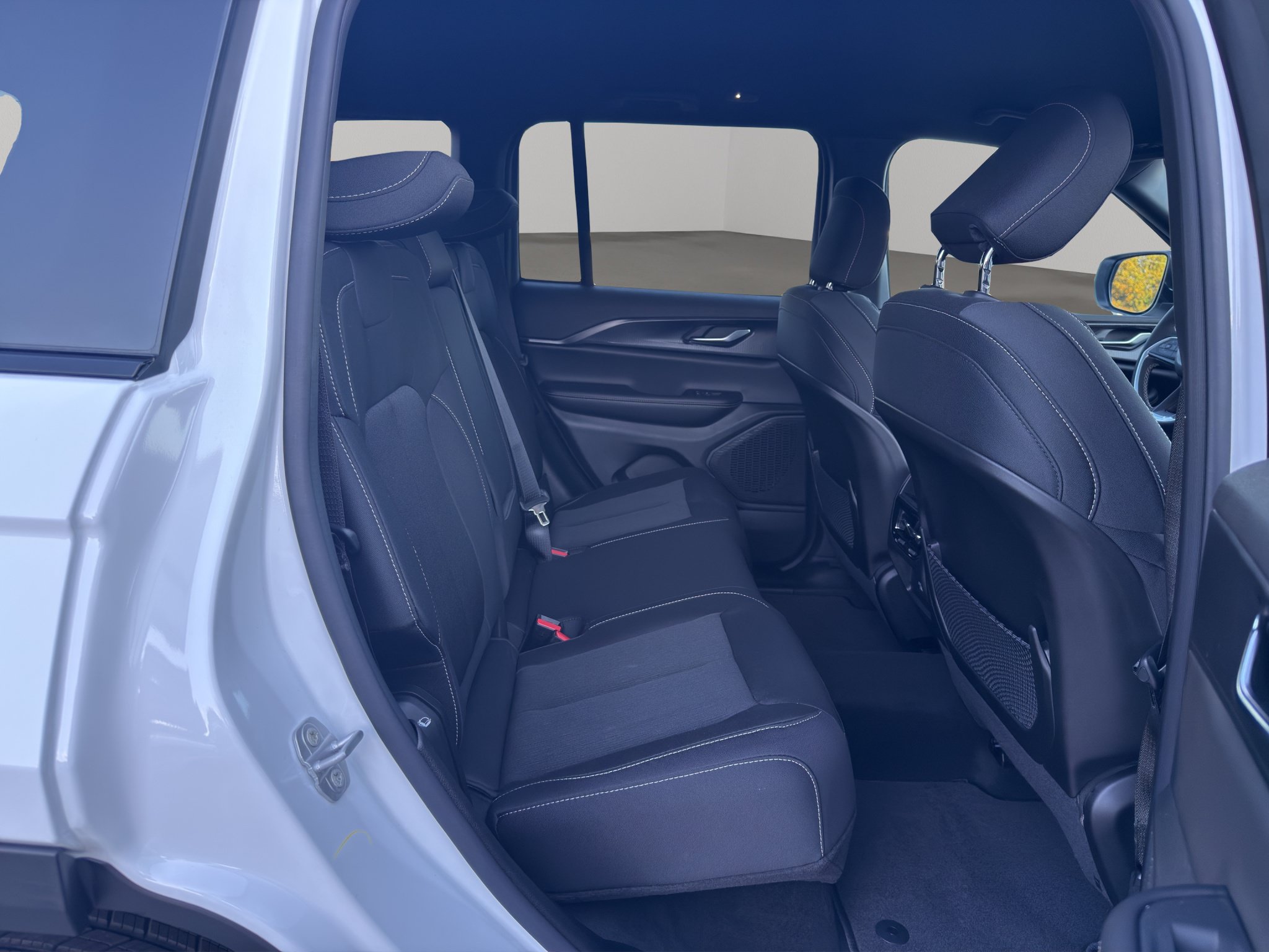 New 2027 Jeep Grand Cherokee Laredo RWD image 18