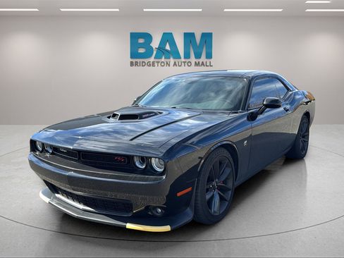 Used 2019 Dodge Challenger R/T Scat Pack w/ Shaker Package image 3